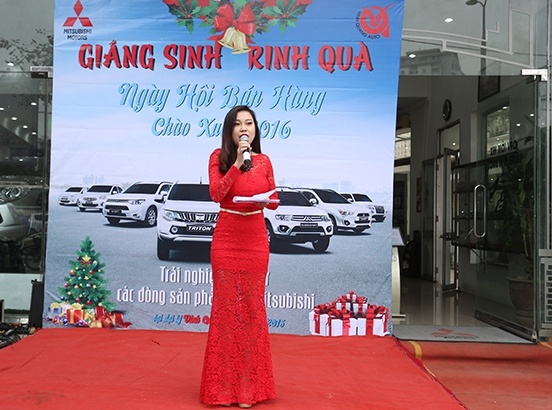 Mitsubishi Vinh Quang oto to chuc ngay hoi ban hang, lai thu hinh anh