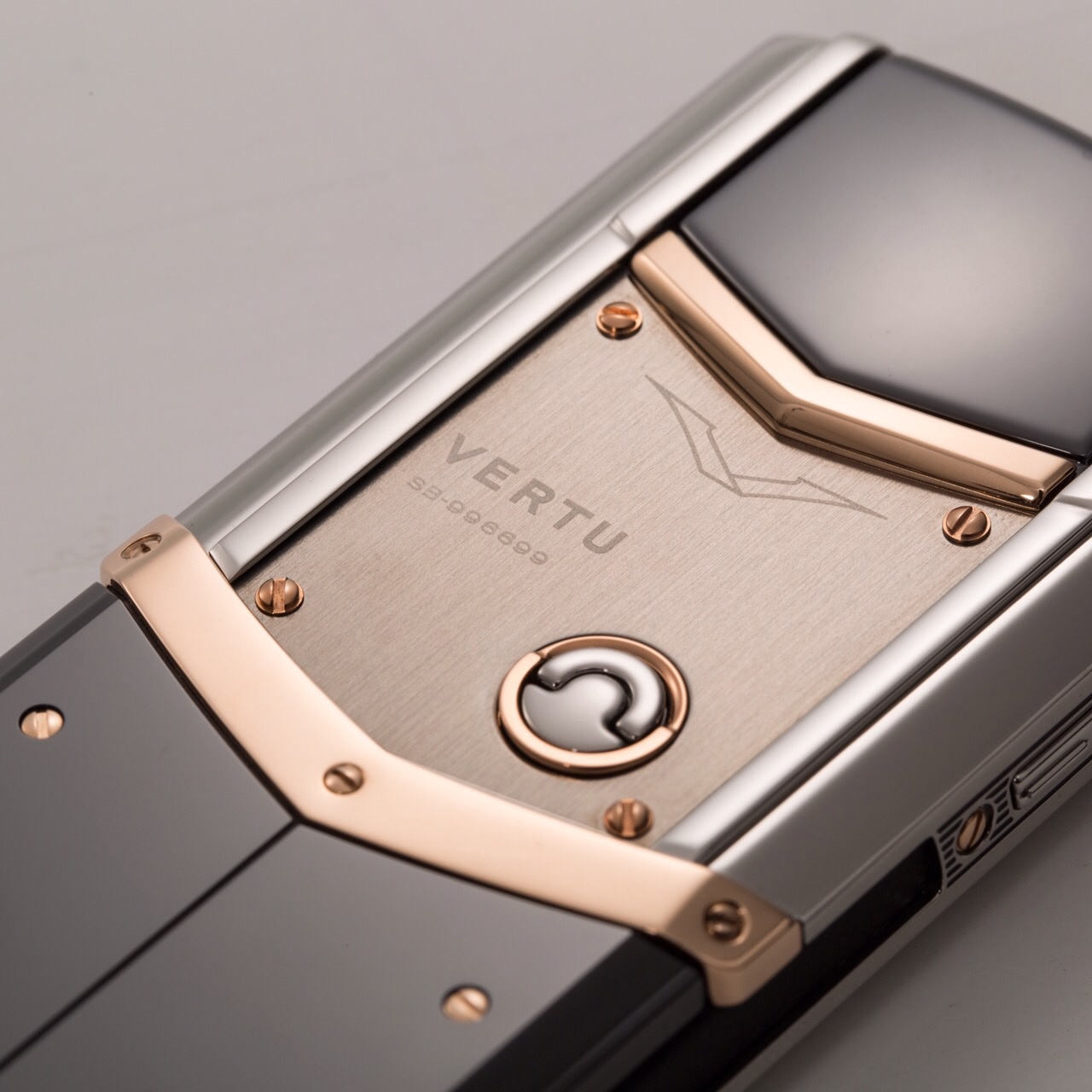 Vertu Signature Mix Red Gold Bes.