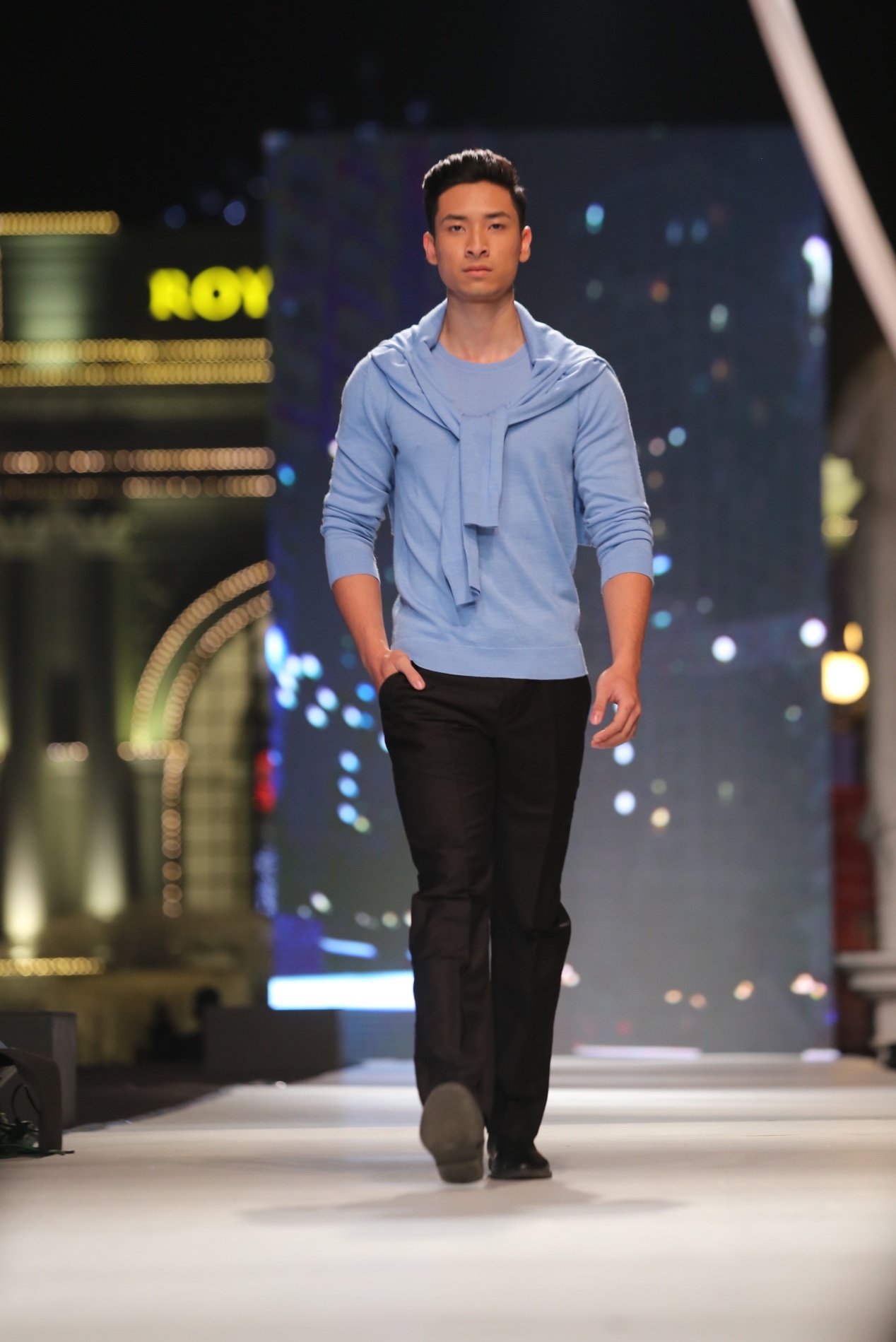 Trang phục dành cho nam giới khỏe khoắn, đơn giản, đồng thời đảm bảo yếu tố thời trang, hiện đại.