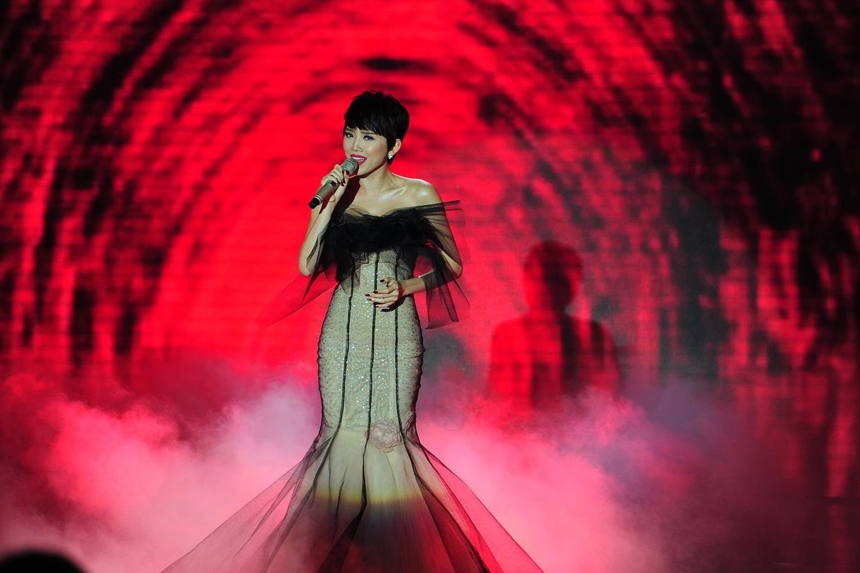 BST dam duoi ca quyen ru cua Toc Tien hinh anh