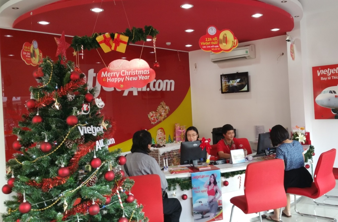 Vietjet tung bung don Giang sinh, ruc ro sac mau co tich hinh anh