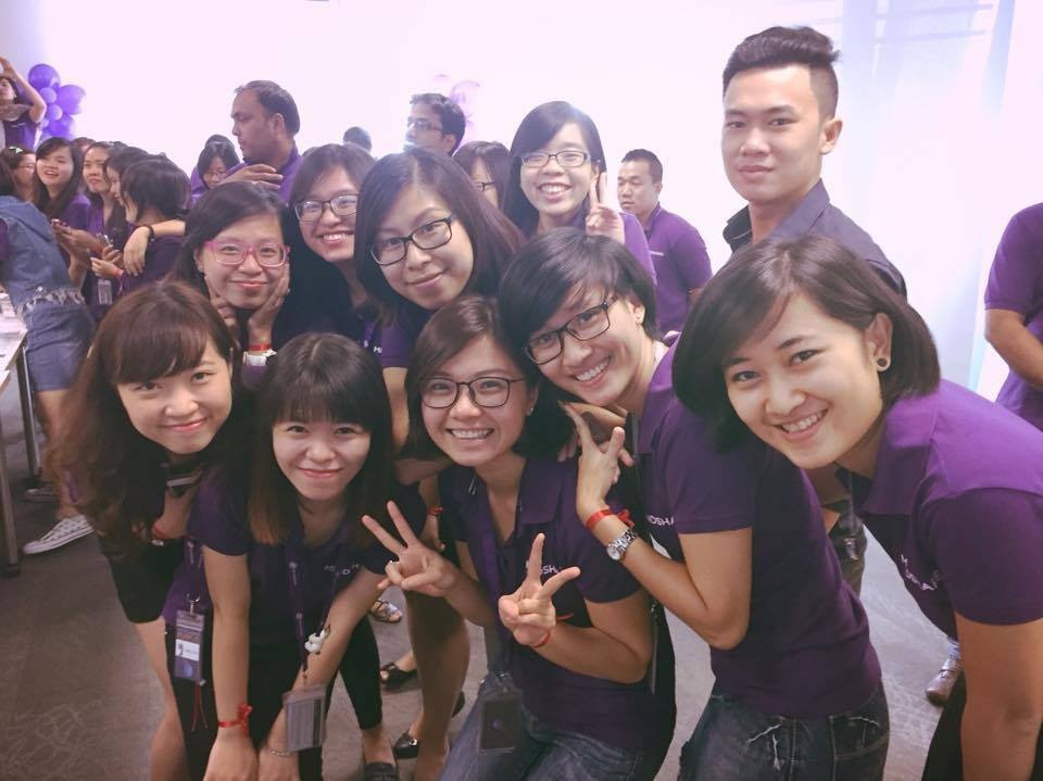 Với chị Hương, đồng nghiệp không chỉ là cộng sự mà còn là những người truyền lửa cho nhau.