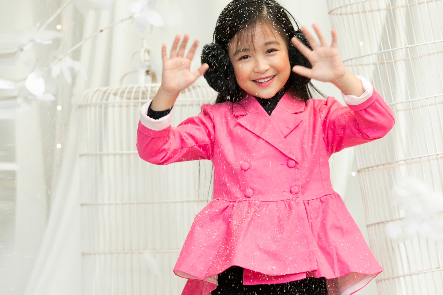 Thien than 7 tuoi Bao Ngoc sanh dieu trong bo anh Giang sinh hinh anh