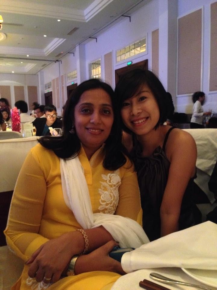 Chị Tạ Thu Hương (phải) và bà Roopa Dhawan - Giám đốc điều hành Mindshare Việt Nam.