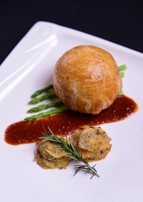 Một phiên bản khác của Filo Pastry là Filo Pastry bò đút lò sốt gừng, mang hương vị ấm áp, đậm đà.