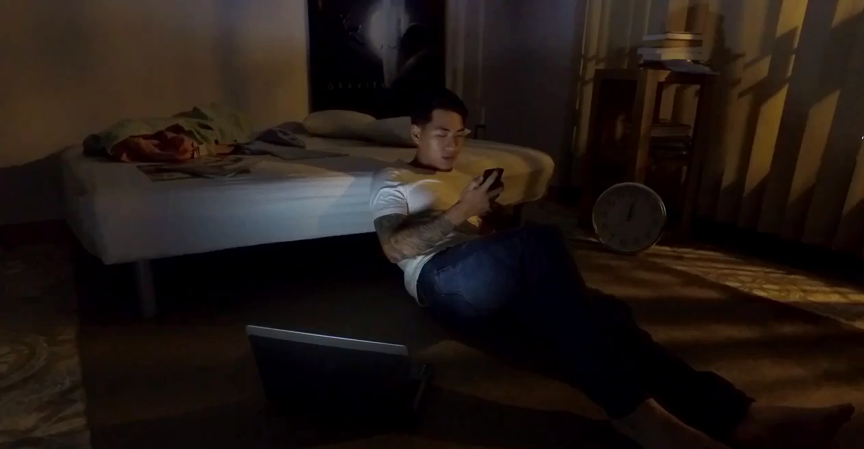  Huy - chàng trai sống với nỗi khổ tâm vì không thể bày tỏ tình cảm của mình.