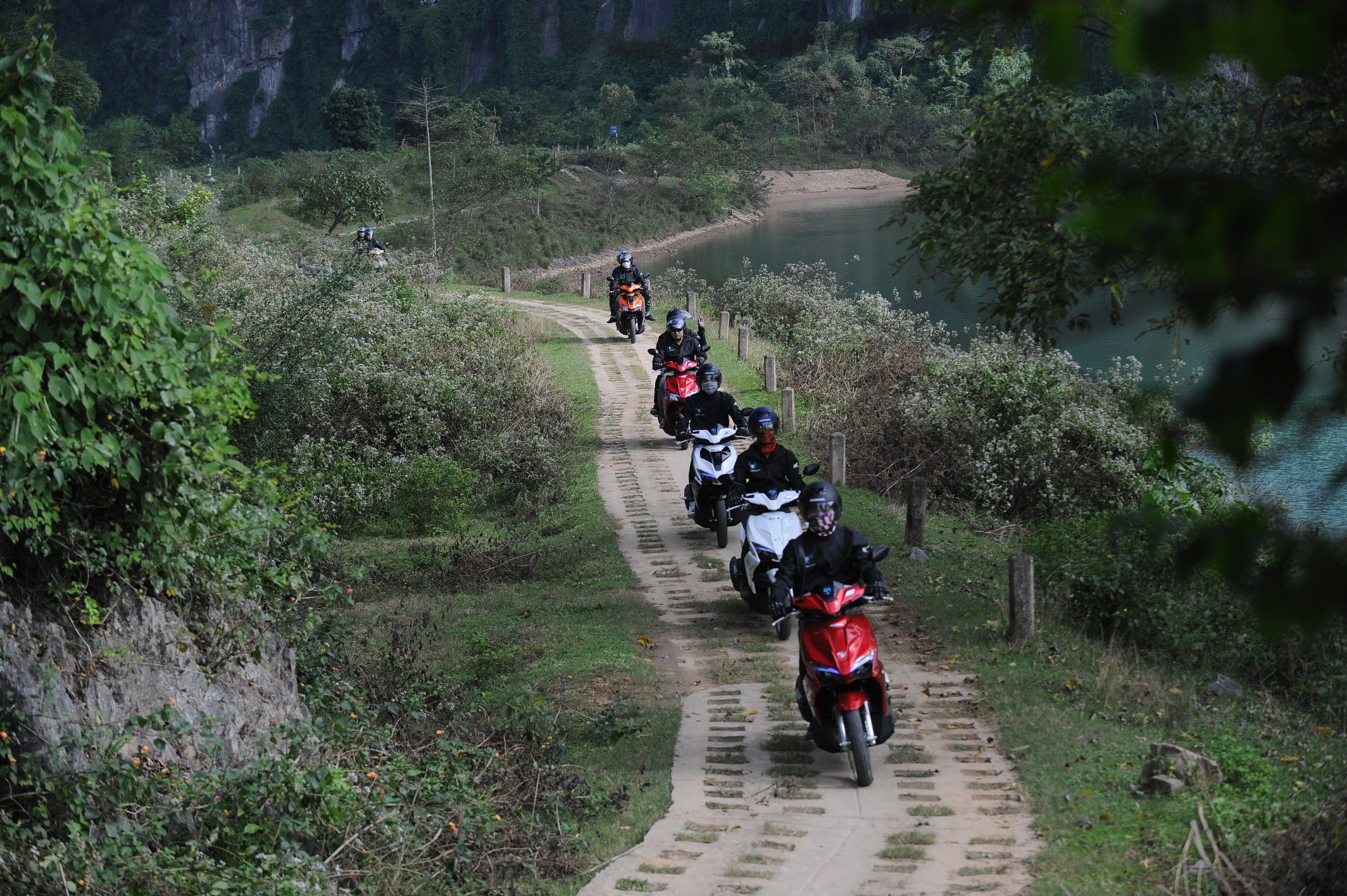 Một tay lái nữ chạy hết 185 km cung Quảng Bình trong hành trình là Trần Ngọc Nguyệt Yến, sinh năm 1993 ấn tượng với thiết kế lạ, 