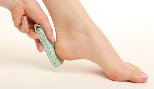 Đừng bỏ qua gót chân nếu bạn muốn có vẻ ngoài đẹp hoàn hảo đi dự tiệc.