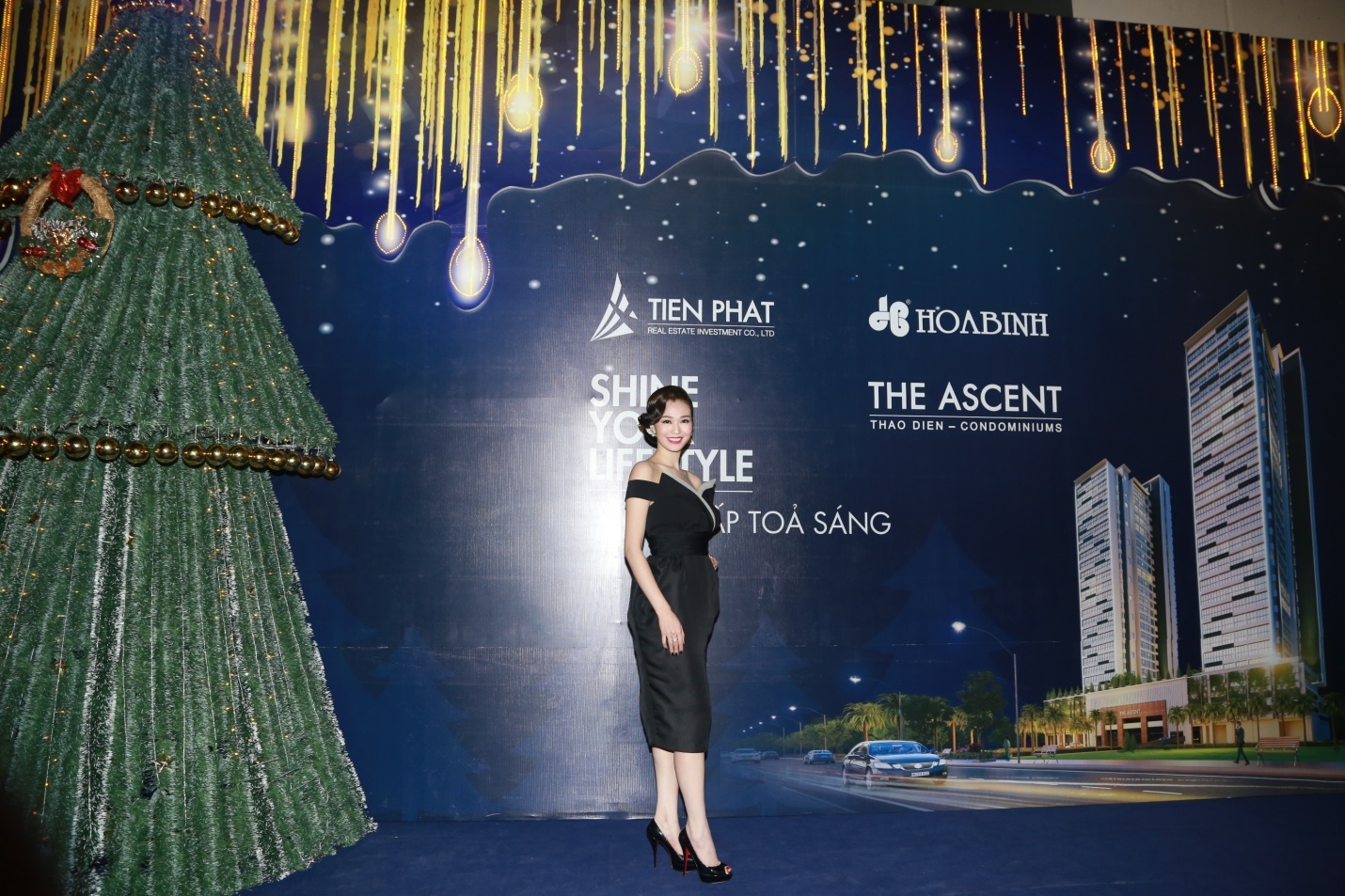 Diễn viên, người mẫu Khánh My cũng thích thú tìm hiểu về khu căn hộ cao cấp giữa lòng Thảo Điền này.