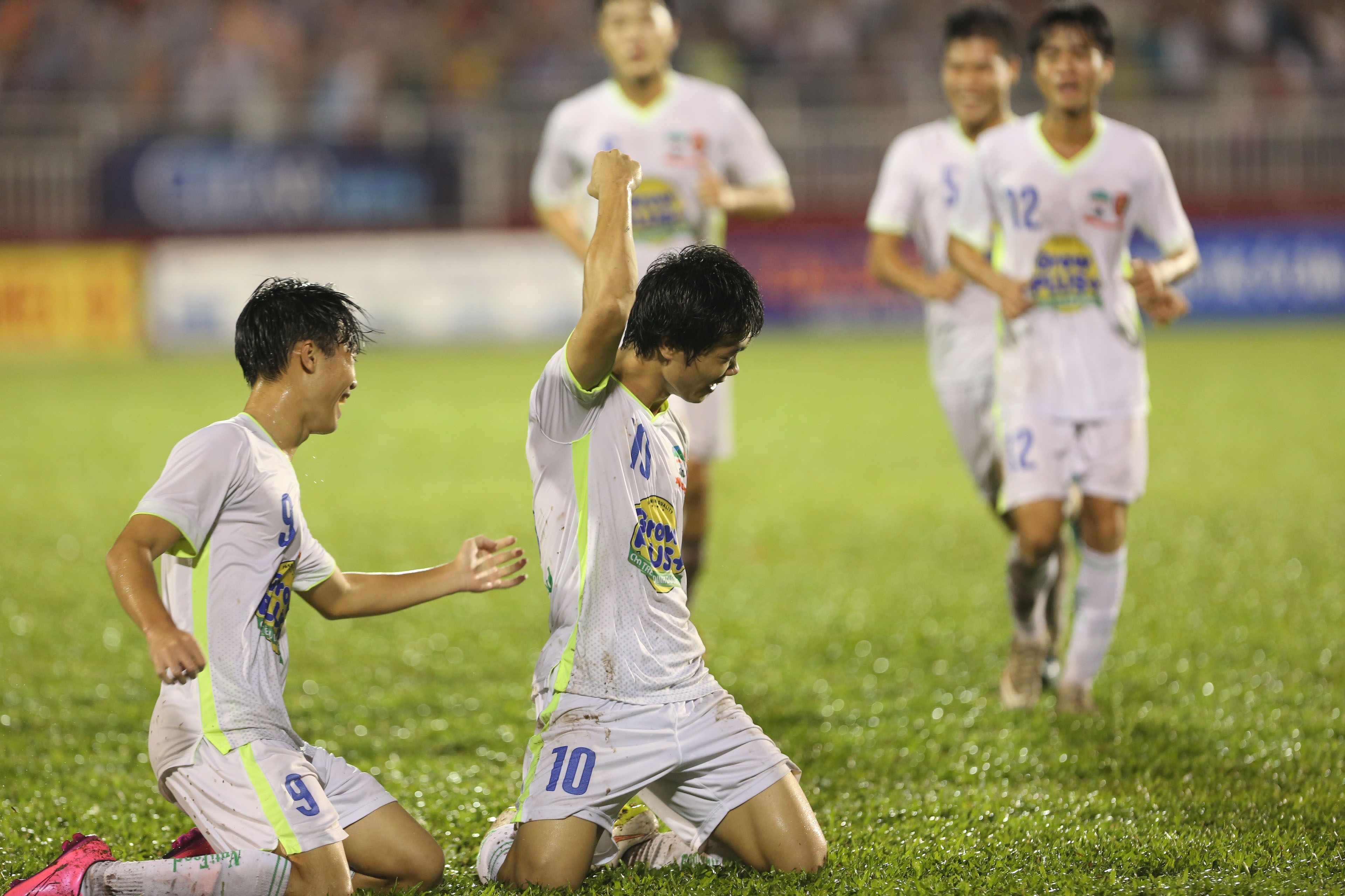 Cong Phuong: Tu ngoi sao san co den dai su thuong hieu hinh anh