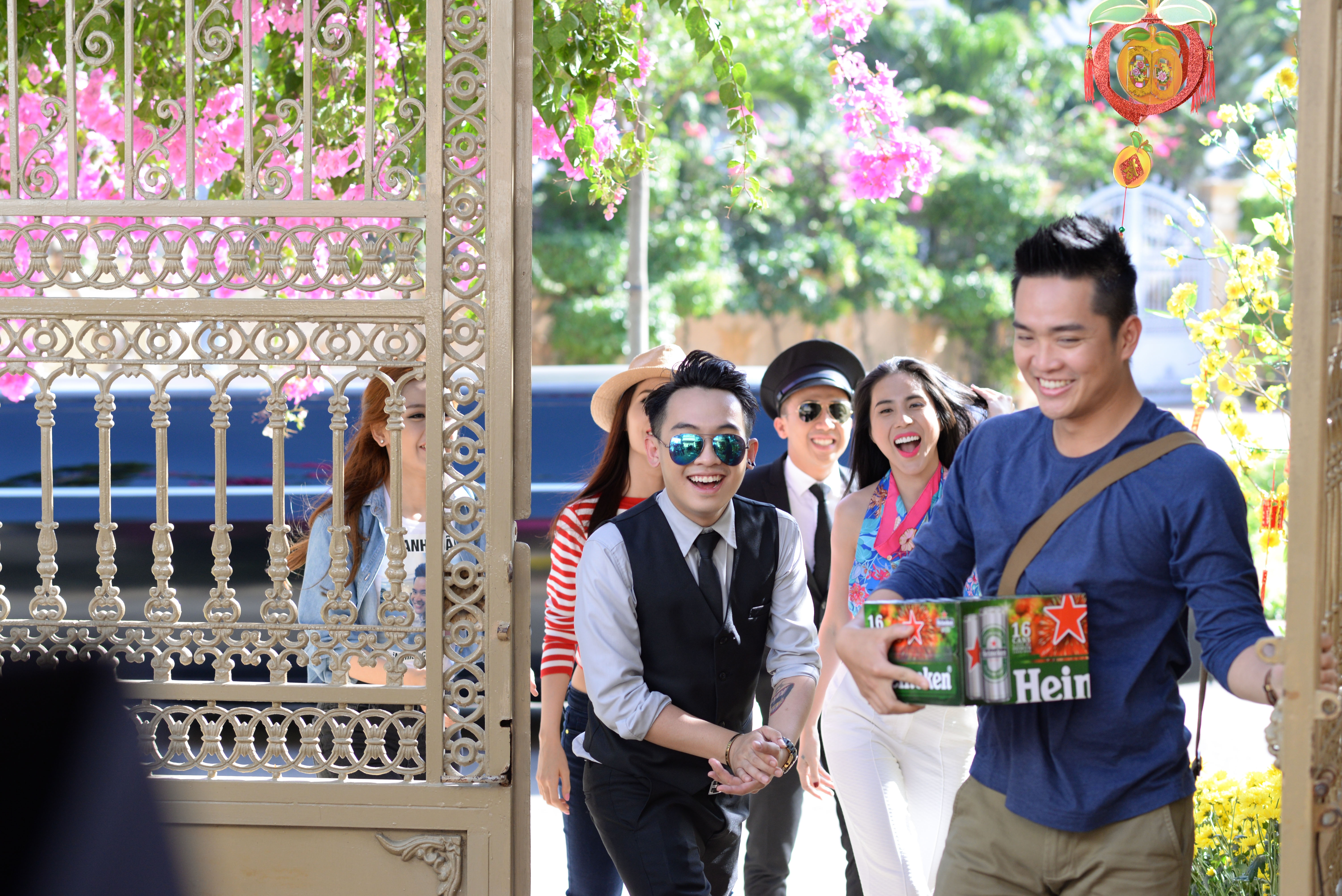 Lua chon qua cho mua le hoi hinh anh