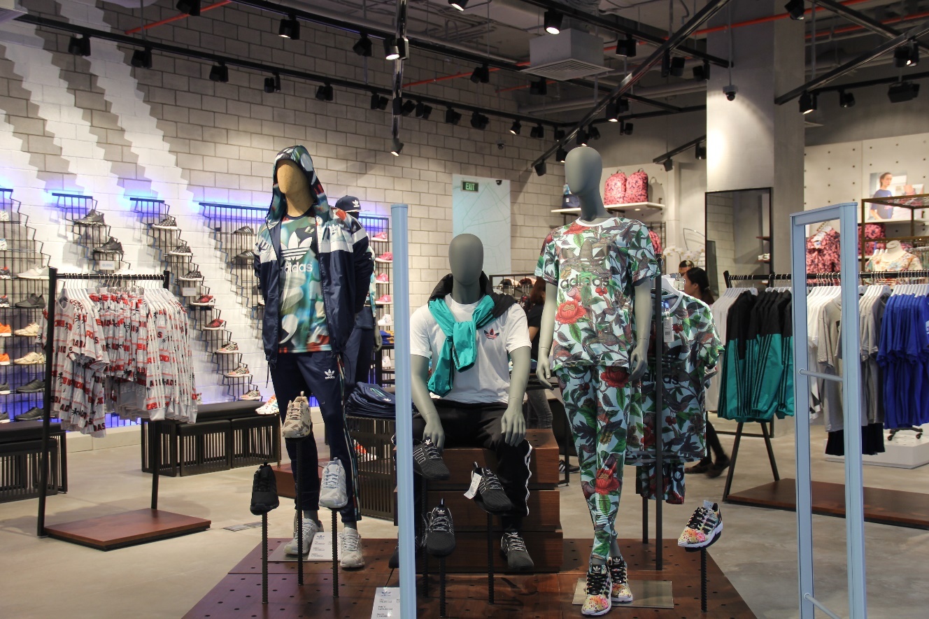 adidas ap dung mo hinh cua hang kieu mau vao Viet Nam hinh anh