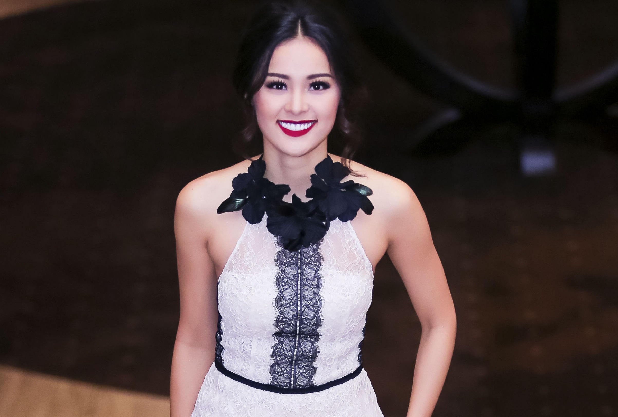 My nhan Viet do ve quyen ru trong tiec cuoi nam hinh anh