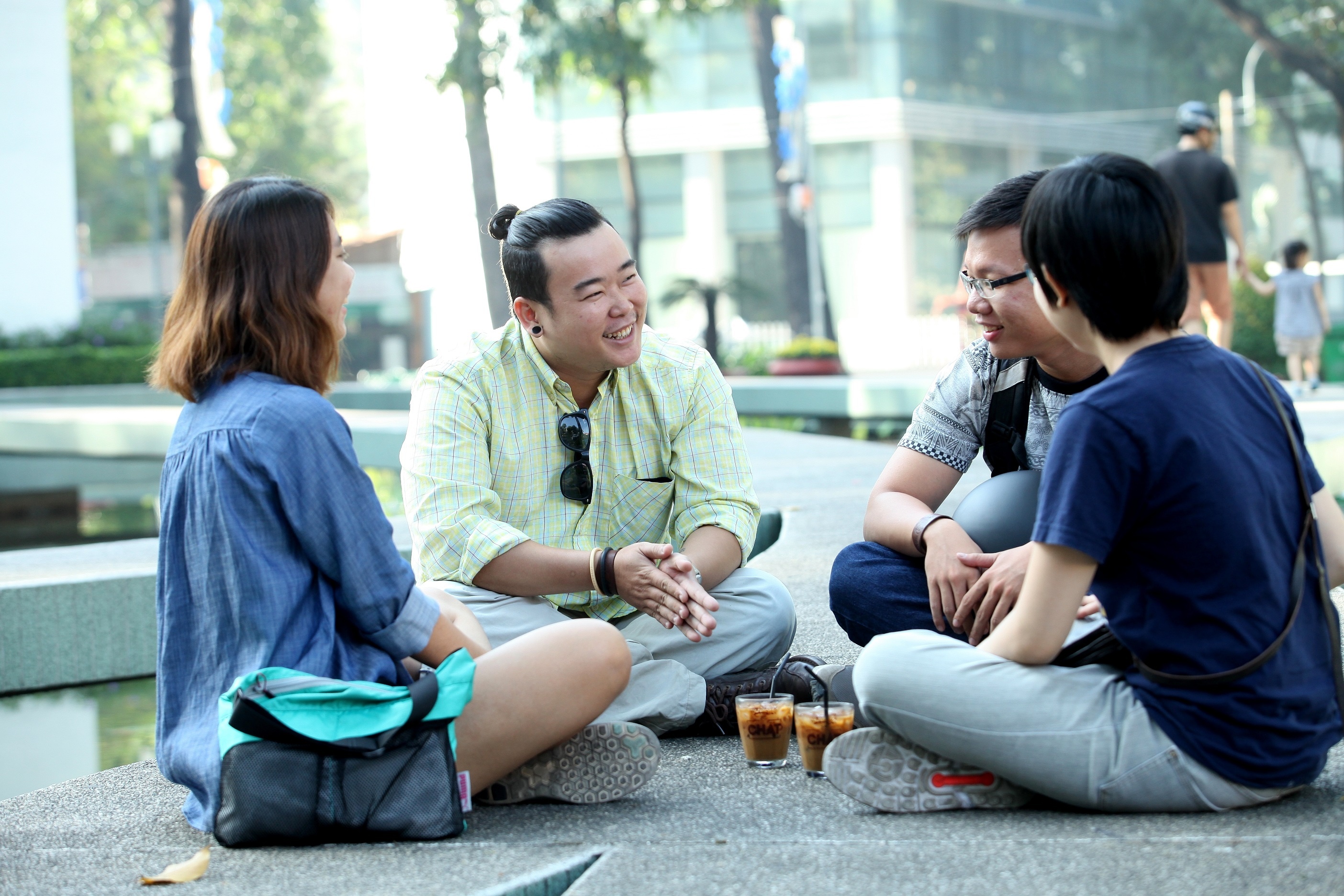 Nhip song gioi tre Sai Gon nhin tu ly ca phe hinh anh