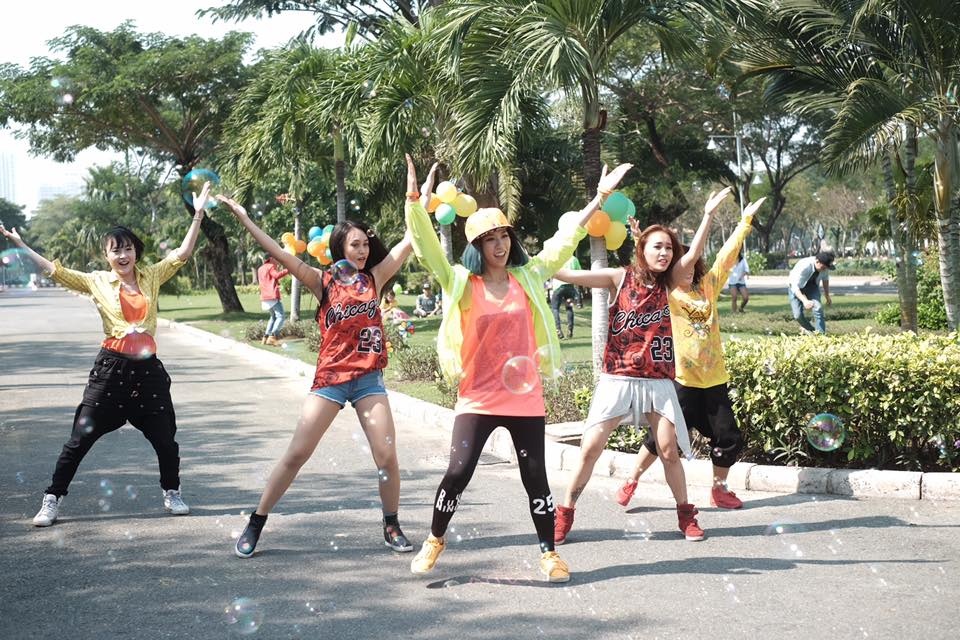 Fan hao hung cover dieu nhay doc dao moi cua Min hinh anh