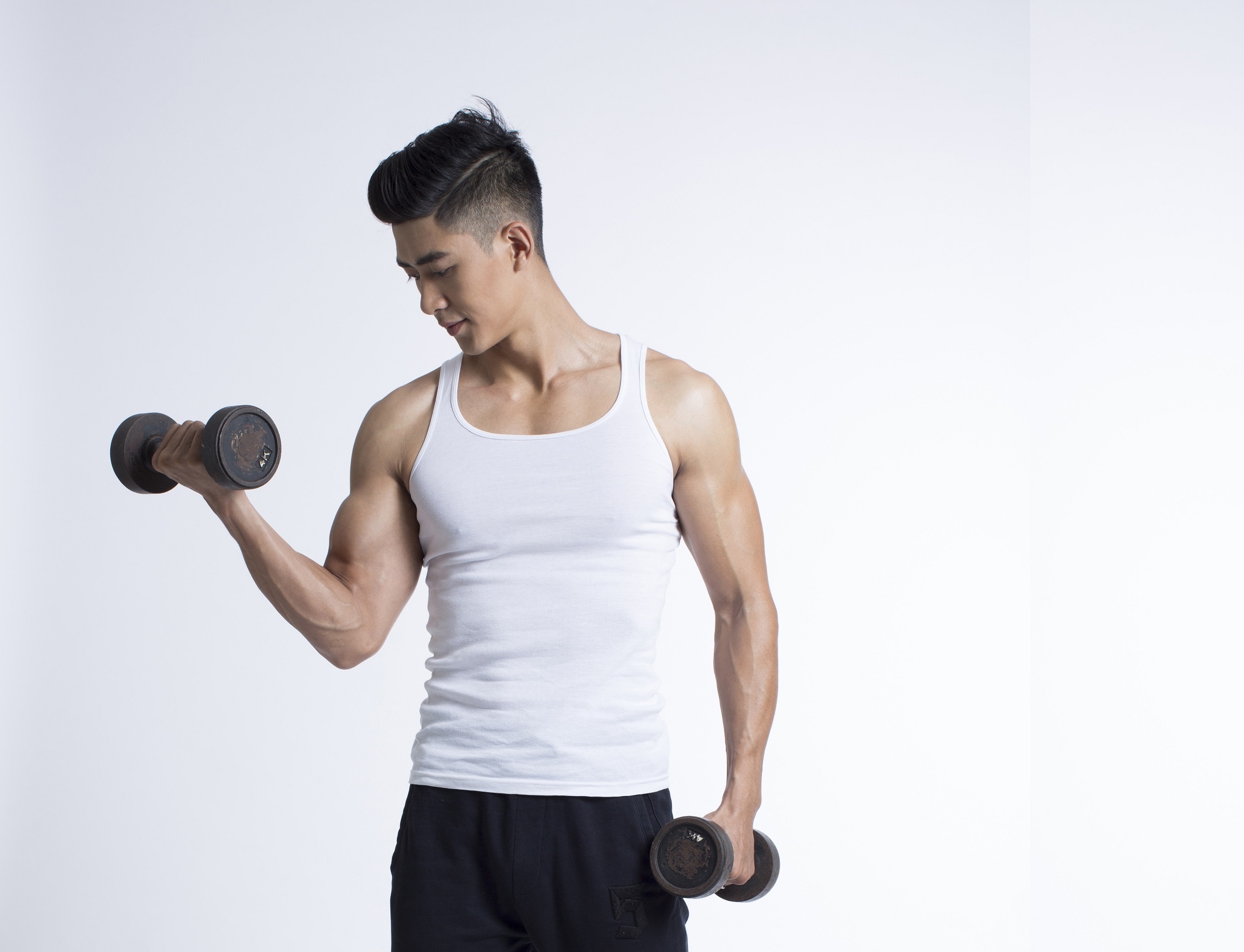 Nam gioi an gi de tang cuong co bap? hinh anh