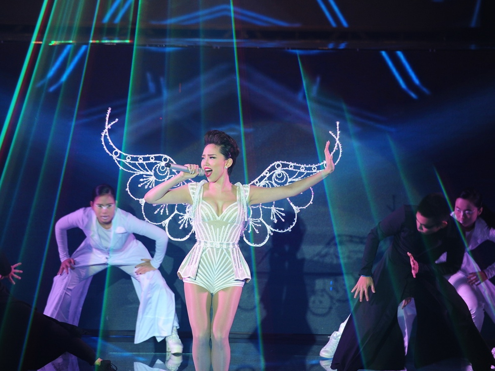 3 yeu to giup Toc Tien toa sang nam qua hinh anh