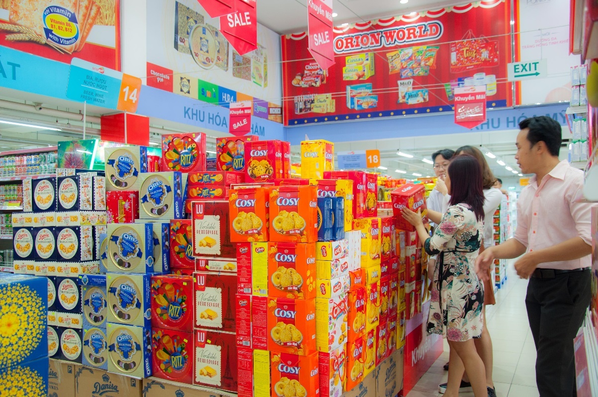 Chon banh keo Tet: Nguoi mua uu tien hang co thuong hieu hinh anh