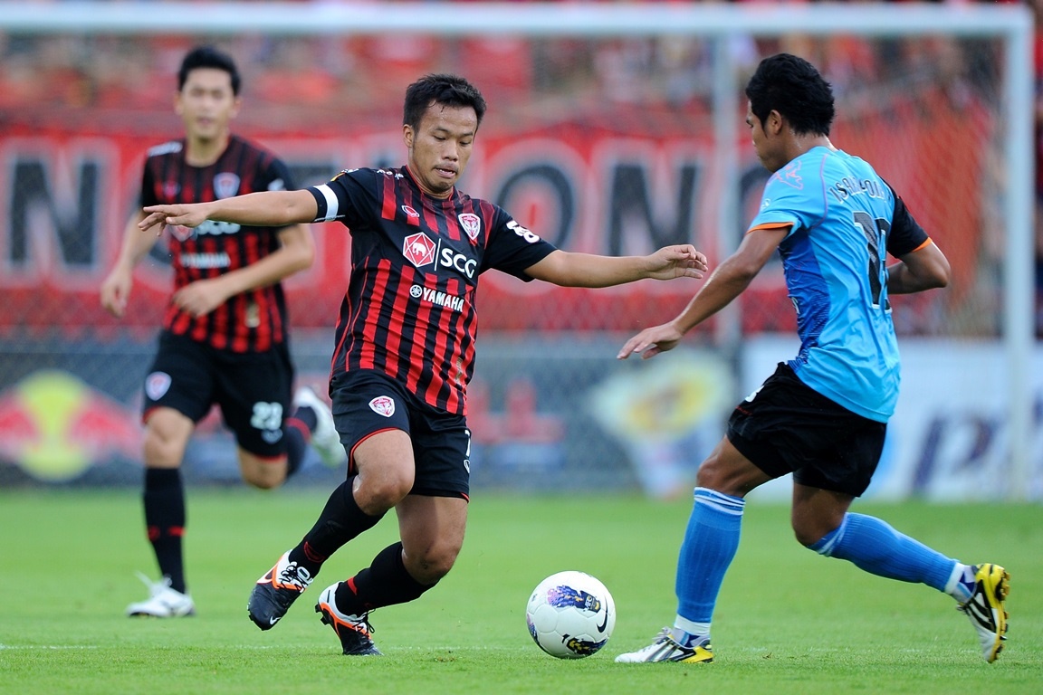 Cong Vinh cham tran tien dao noi tieng Teerasil Dangda hinh anh