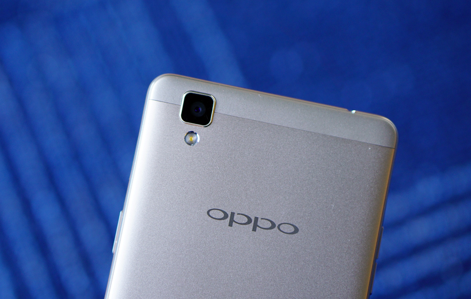 Oppo VN phan don, ho tro dai ly mua lai dien thoai tu FPT hinh anh