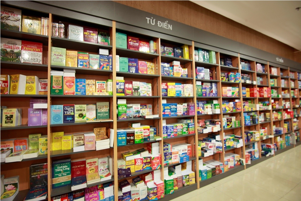 Them mot quay sach ngoai van moi cho doc gia Sai thanh hinh anh