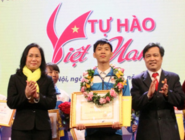 Gan 400.000 hoc sinh tham gia tim hieu lich su, van hoa Viet hinh anh