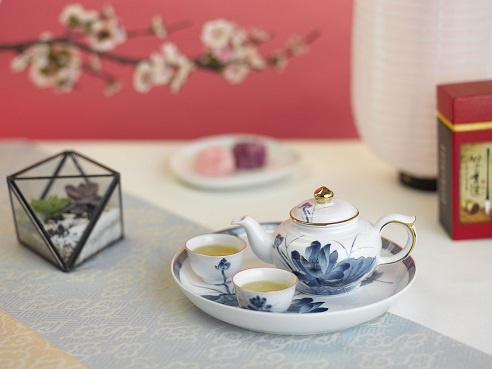 Thi truong qua tang gom su soi dong dip Tet hinh anh