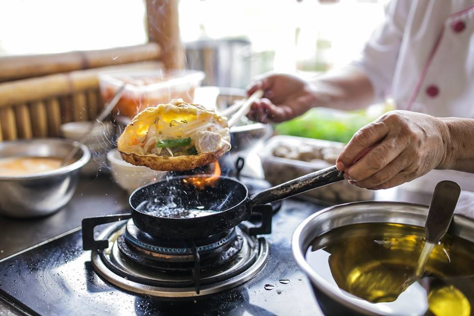 Cho Tet truyen thong dien ra tai Almaz Vinhomes Riverside hinh anh