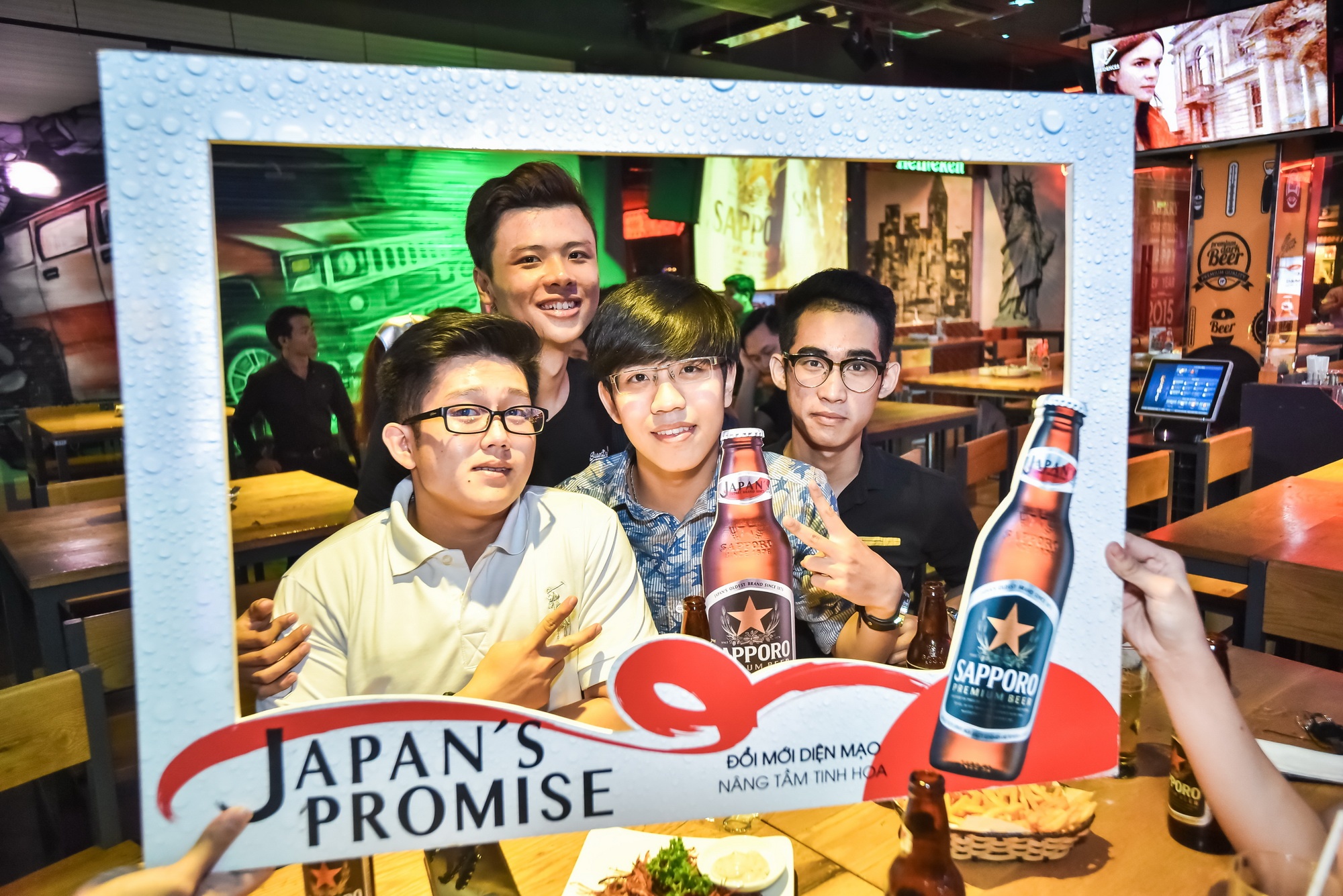 Khong khi ron rang mua le hoi cua gioi tre Sai thanh hinh anh