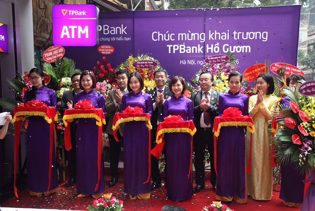 Khai truong diem giao dich moi TPBank Ho Guom hinh anh