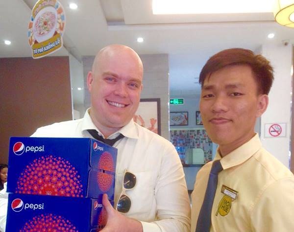 Chuong trinh 'Tiec cang dong, cang vui' hut nguoi tham gia hinh anh