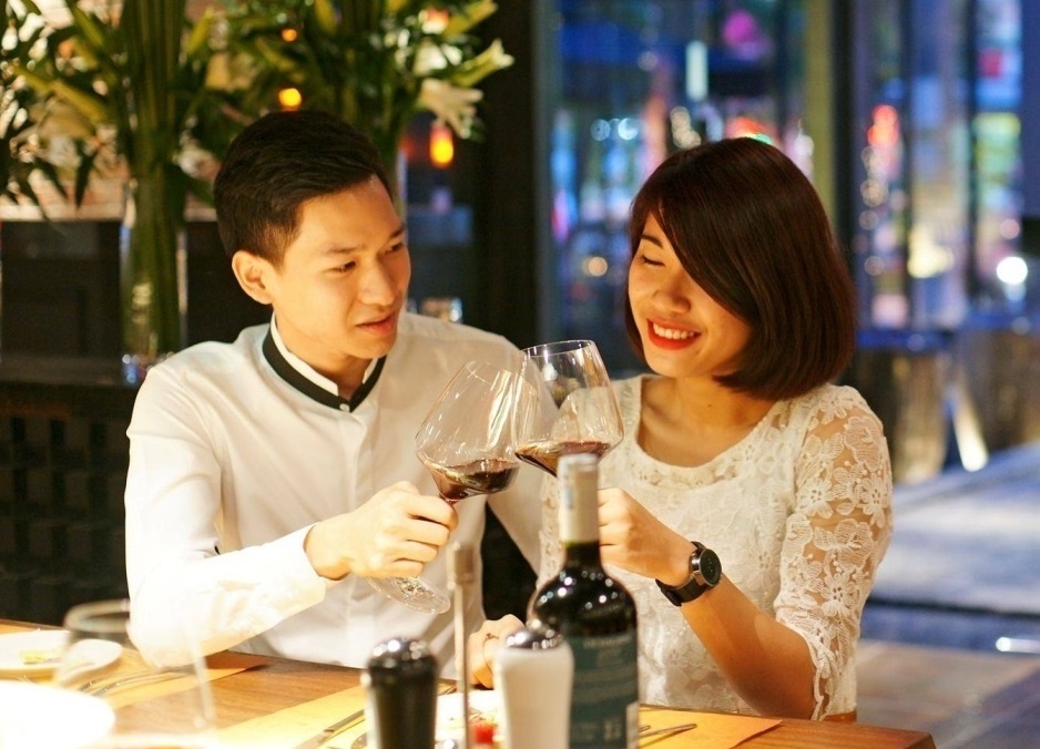 Diem hen lang man dip Tet cho cac cap doi hinh anh