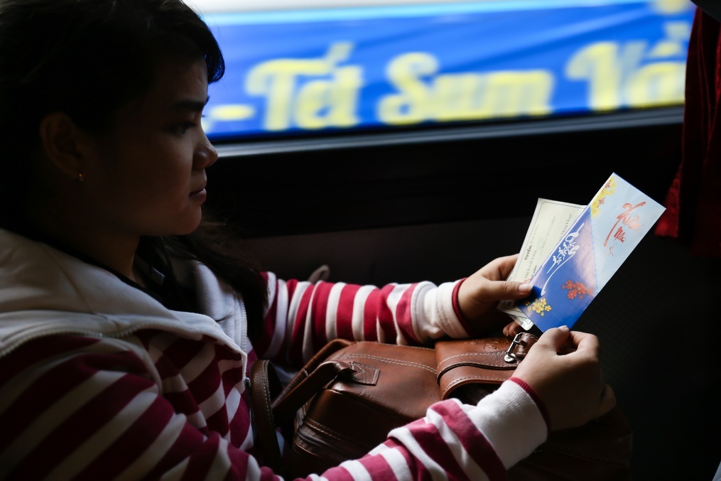 Ly do nhieu ban tre phai gac lai cai Tet sum vay hinh anh