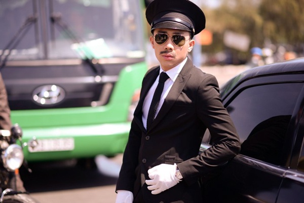 Tran Thanh dich than lai xe sang don fan di du tiec hinh anh