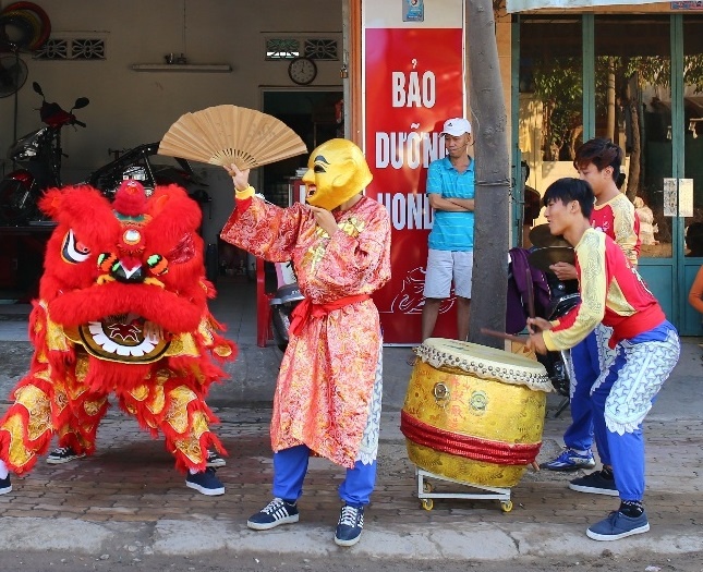 Total khuay dong Tet voi doan 'Lan su rong' may man hinh anh
