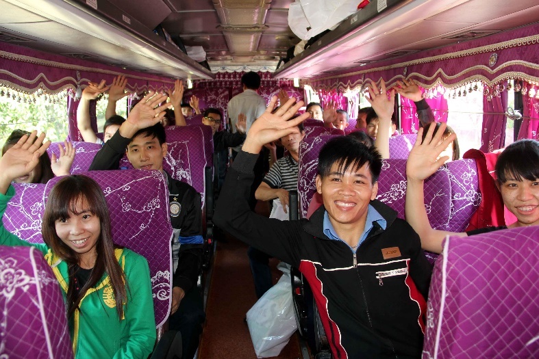 Nhung chuyen xe Tet nghia tinh va niem vui cua nguoi xa xu hinh anh