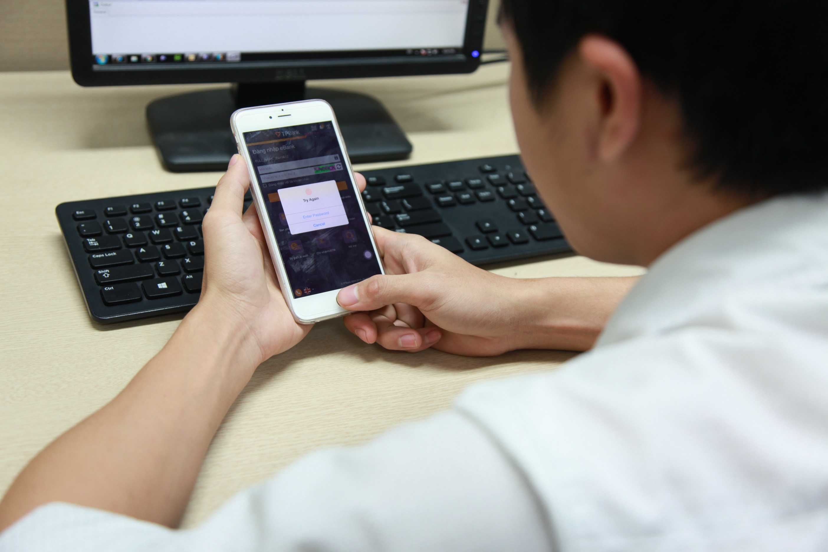 TPBank tich hop cong nghe van tay vao dang nhap eBank hinh anh