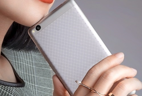 Bo tu smartphone Xiaomi gia hon 3 trieu dong hut khach hinh anh