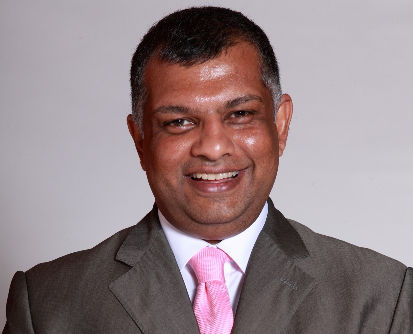 Tony Fernandes nhan giai cua Hoi dong Kinh doanh ASEAN hinh anh