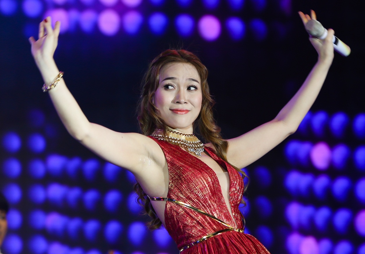 My Tam vua hat vua da long nheo khien fan phan khich hinh anh