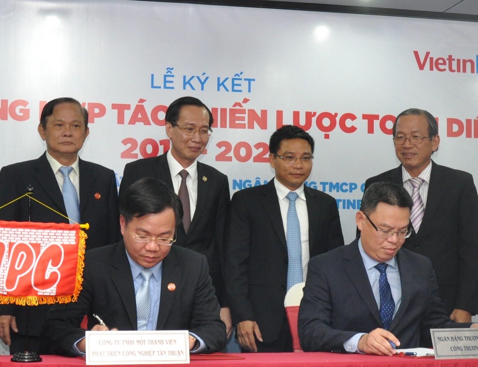 VietinBank hop tac toan dien voi Tan Thuan IPC hinh anh