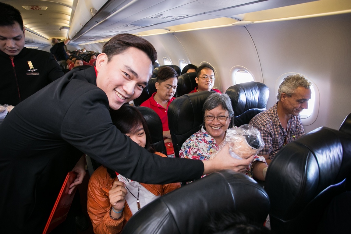 AirAsia tung 3 trieu ve 0 dong den hon 100 dia diem hinh anh