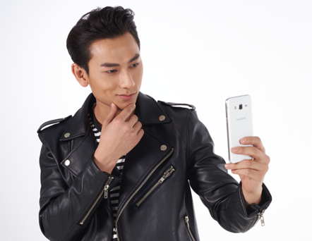 Bi quyet selfie 'dep nhu soai ca' cua 365 hinh anh