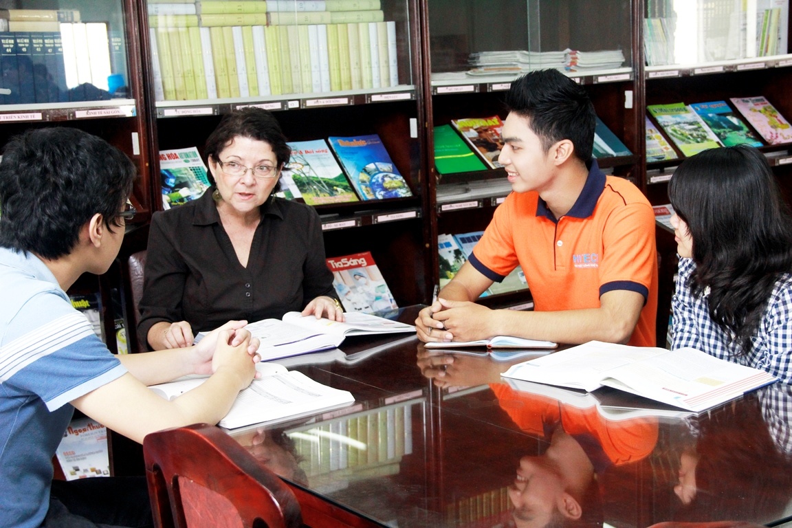HUTECH chinh thuc tuyen sinh thac si ngon ngu Anh hinh anh