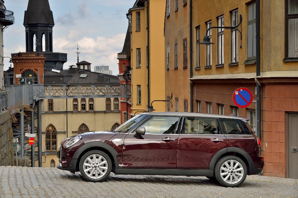 Can canh MINI Clubman the he 2 sap ve Viet Nam hinh anh