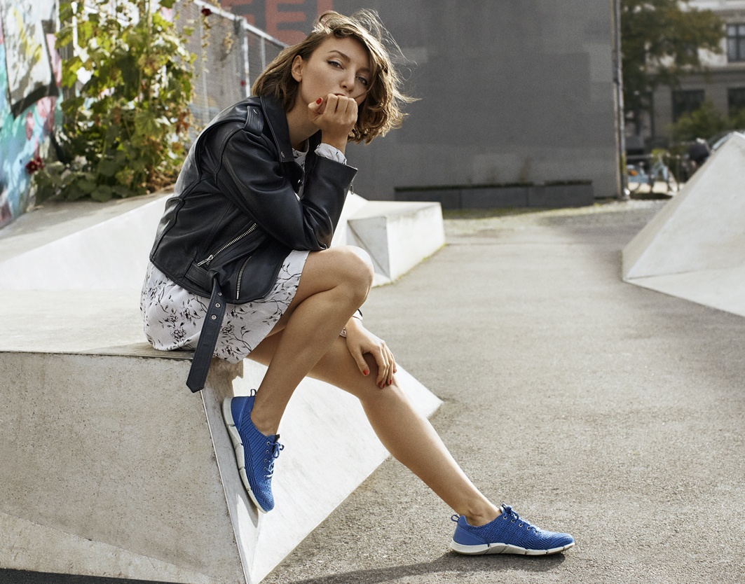 5 cach phoi sneaker sanh dieu mua he ban nen tham khao hinh anh