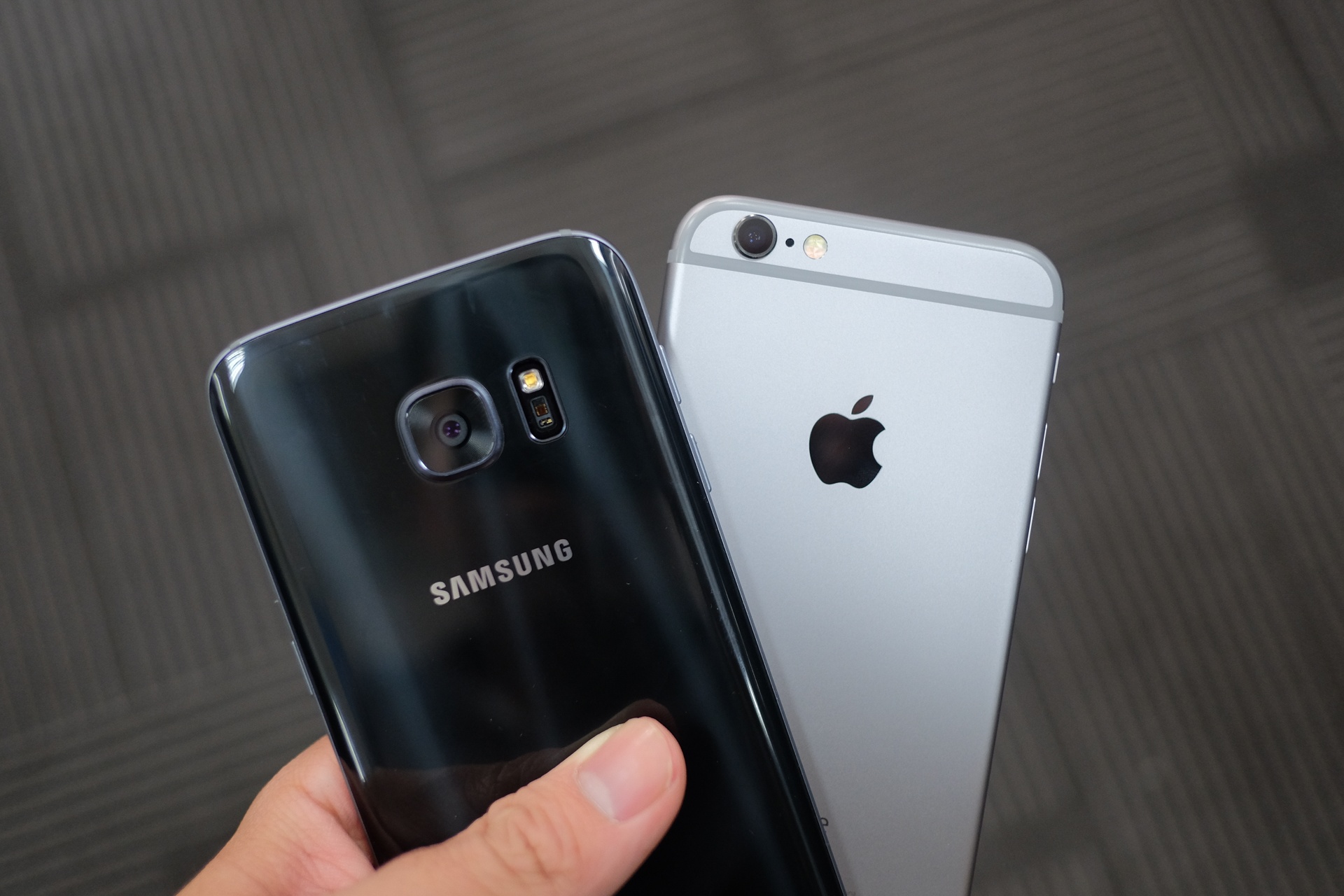 Galaxy S7 so dang iPhone 6S anh 9