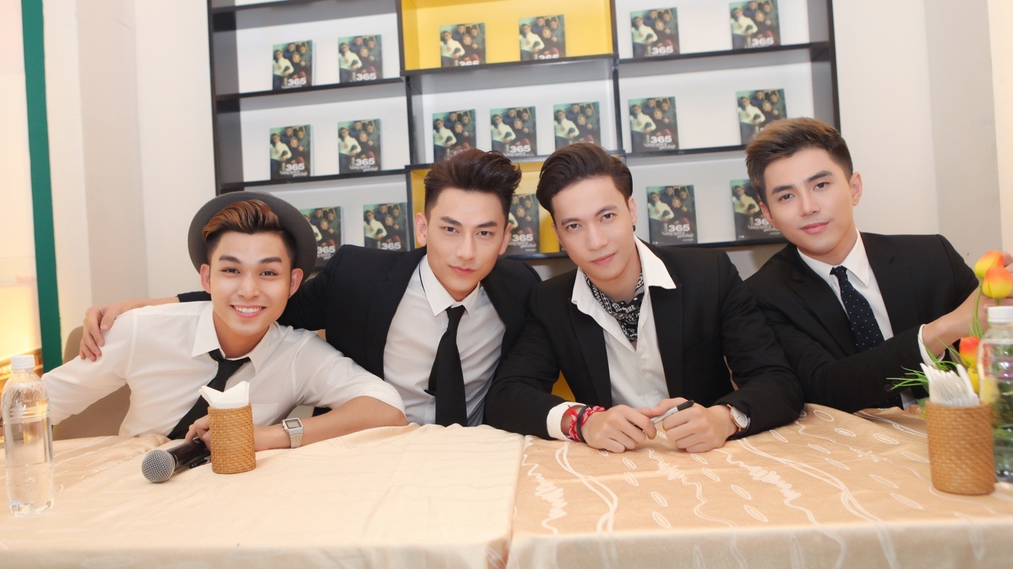 Theo chan mot ngay lam viec cua nhom 365 hinh anh