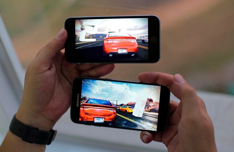 galaxy s7 so kha nang choi game voi iphone 6s anh 1