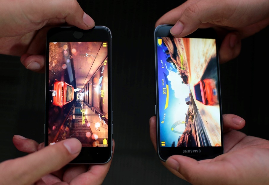 galaxy s7 so kha nang choi game voi iphone 6s anh 2